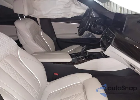 2022 BMW M550 I xDrive z USA, uszkodzony, nr VIN WBA13BK09NCH97228